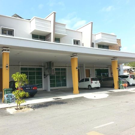 Golden Guest House Куантан Экстерьер фото